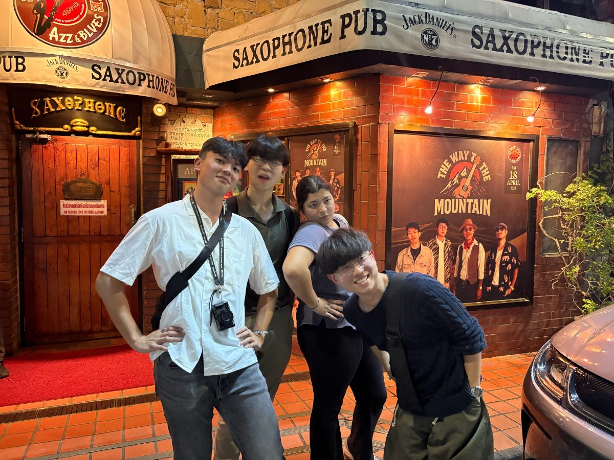 An evening with friends outside a music pub